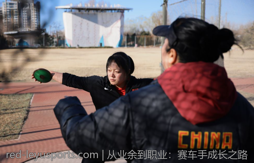 从业余到职业：赛车手成长之路