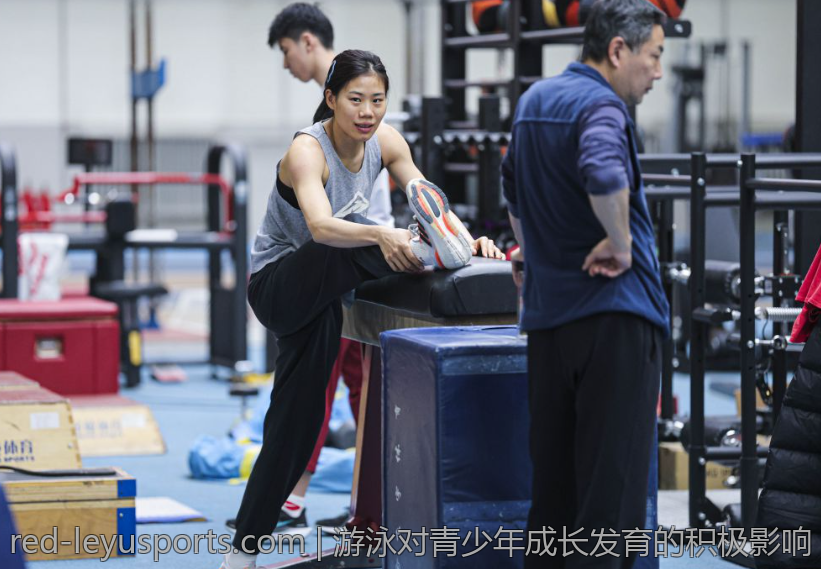 游泳对青少年成长发育的积极影响